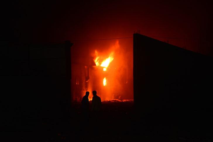 Adana'da büyük yangın! Çok sayıda ekip teyakkuza geçti! G1