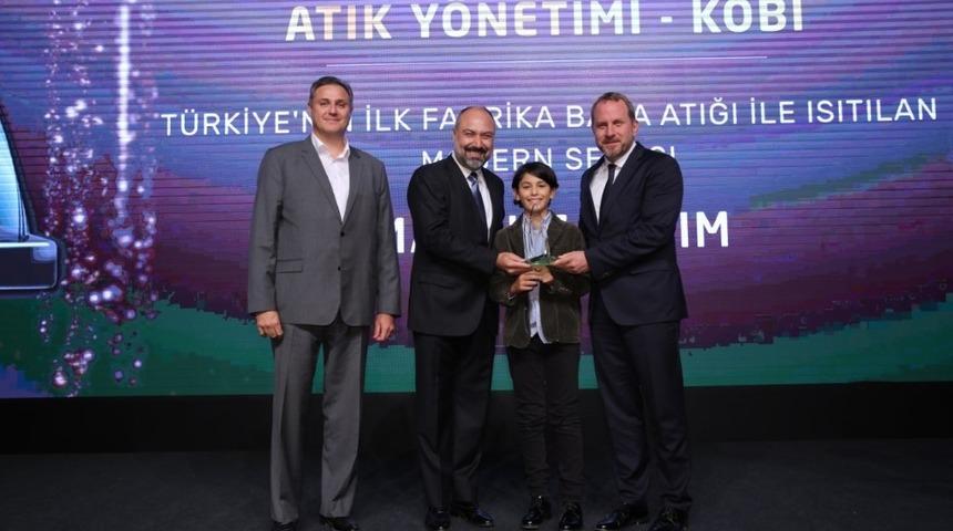 Fabrika bacalarından &ccedil;ıkan su buharı ile ısıtılan ilk seraya &ouml;d&uuml;l