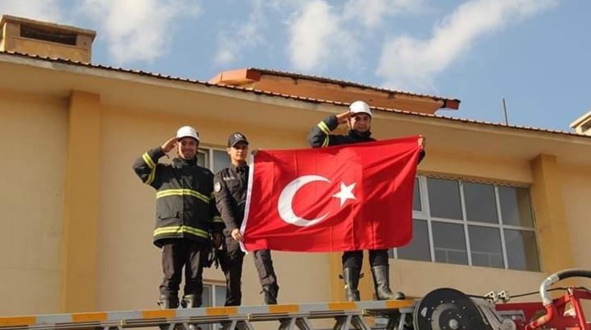 İtfaiyecilerden &lsquo;Barış Pınarı Harekatı&rsquo;na destek