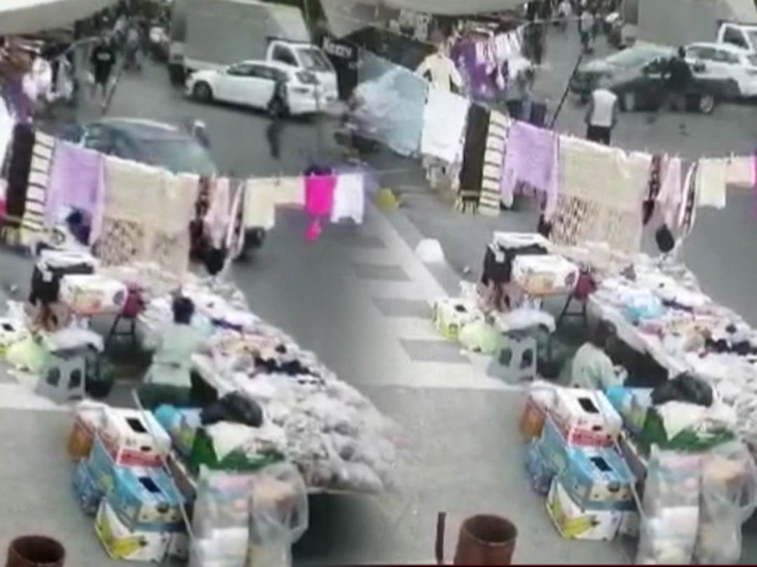 Kadık&ouml;y'de ara&ccedil; pazar yerine daldı! 2'si ağır 8 kişi yaralandı