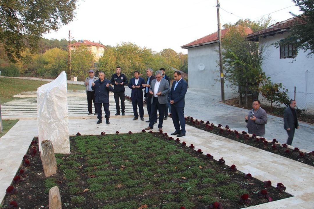 Sabah namazı sonrası şehitliğe ziyaret