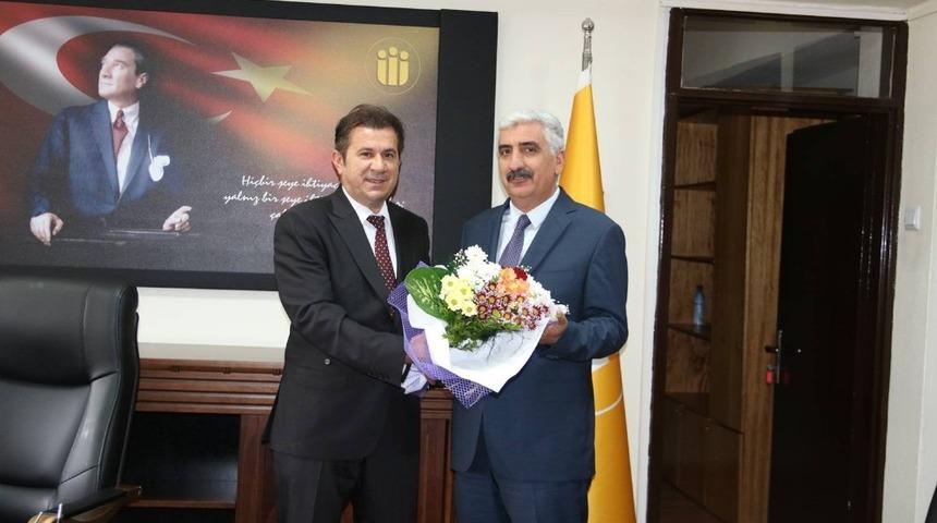 Eğitim Fak&uuml;ltesi Dekanlığında  g&ouml;rev  teslim t&ouml;reni yapıldı