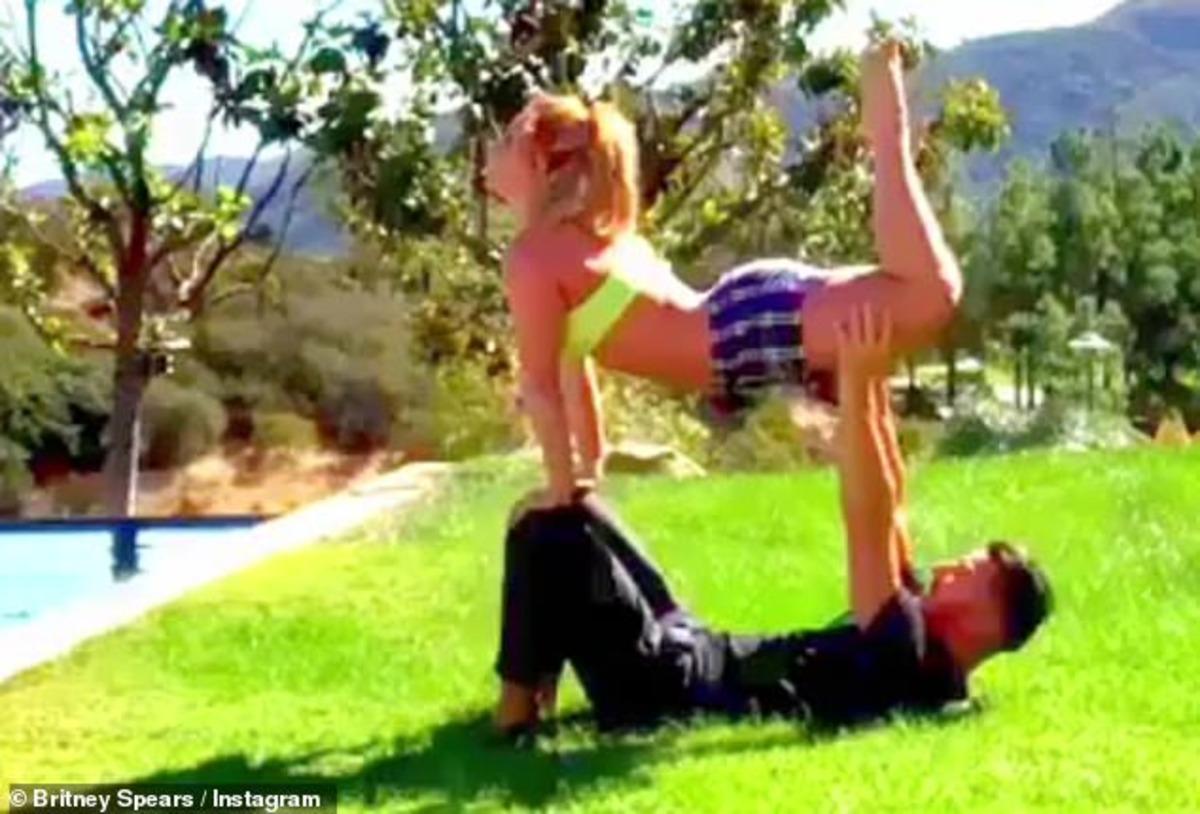 Britney Spears eski g&uuml;nlerine d&ouml;nmeye hazır!