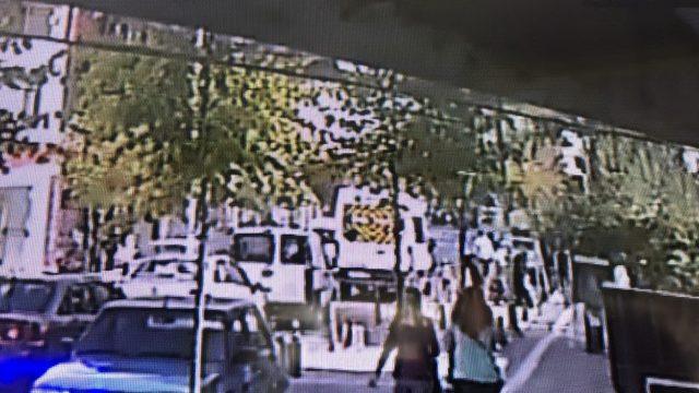 Annesinin elinden yola fırlayan minik kızın feci ölümü kamerada