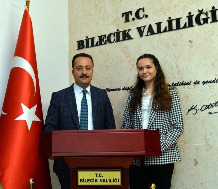 Bir günlüğüne vali olunca hayali gerçekleşti G1