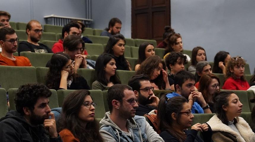 Uluslararası Tiyatro Festivalinde &ldquo;&Ccedil;ağdaş Sahnenin Seyri&rdquo; konuşuldu
