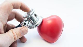 Ani kalp çarpıntısı sebepleri nelerdir? Ani kalp çarpıntısı nasıl geçer? Ani kalp çarpıntısı hastalık habercisi olabilir! Kalp ritmi bozukluğu aritmi nedir?