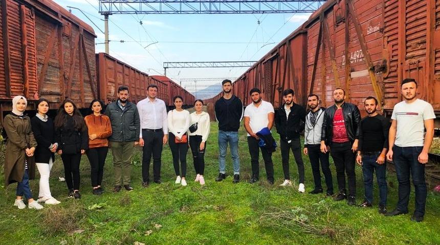 Erzincan&rsquo;daki Ahıskalı &ouml;ğrenciler, s&uuml;rg&uuml;n&uuml;n ger&ccedil;ekleştiği tren raylarını ziyaret etti