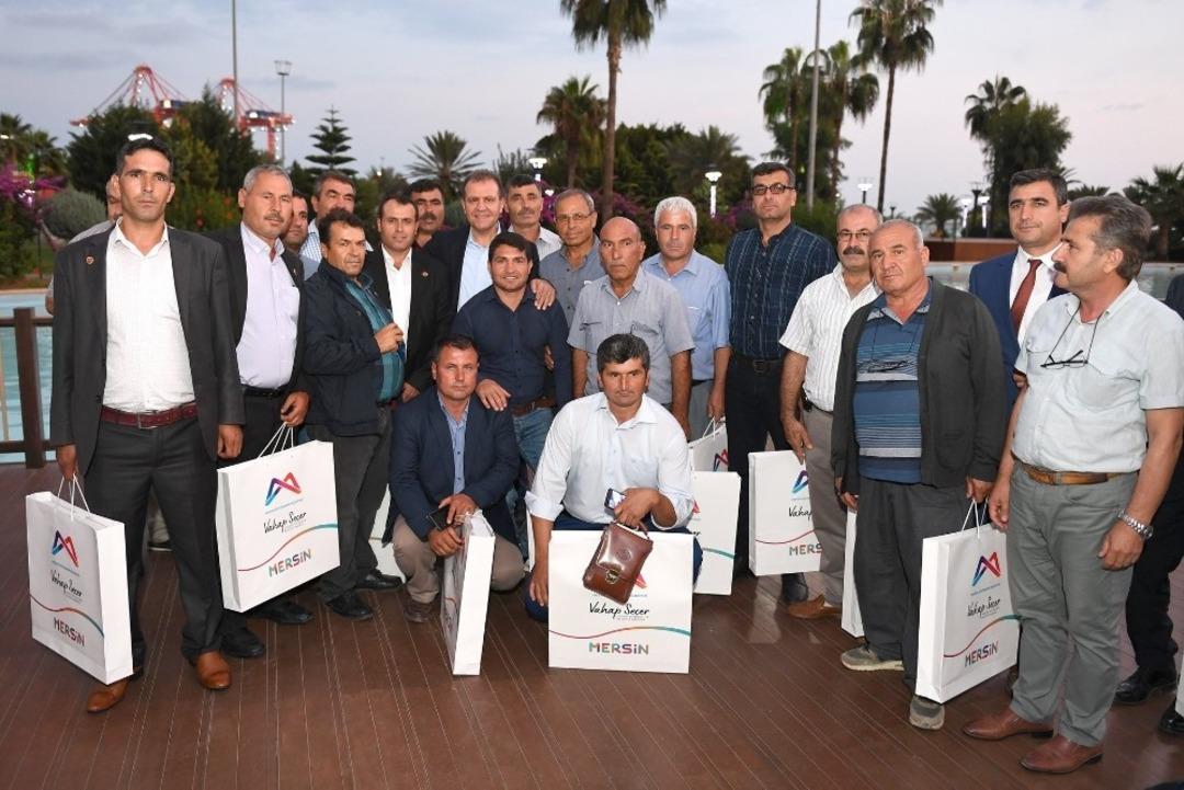 Başkan Se&ccedil;er, Mersin&rsquo;deki muhtarlarla bir araya geldi