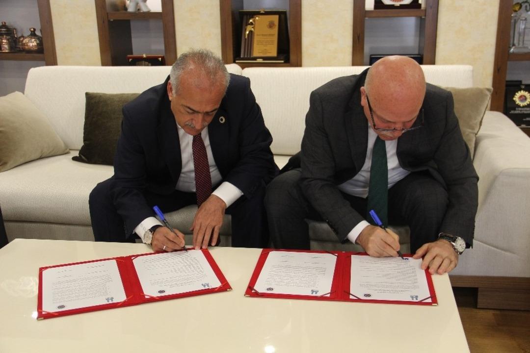 B&uuml;y&uuml;kşehir Belediyesi ve Atat&uuml;rk &Uuml;niversitesi arasında sınav protokol&uuml;