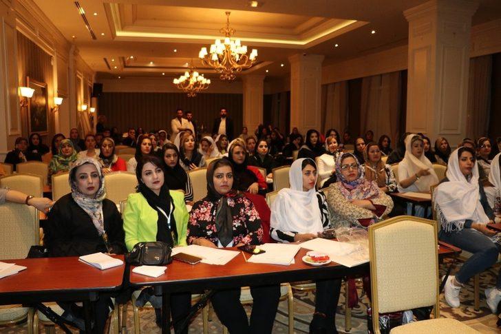 İranlı kadın kuaförlere eğitim G3