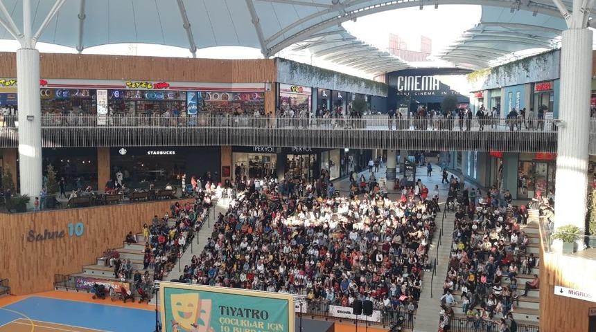 Minikler Tiyatro Şenliği i&ccedil;in 10 Burda&rsquo;da Buluştu