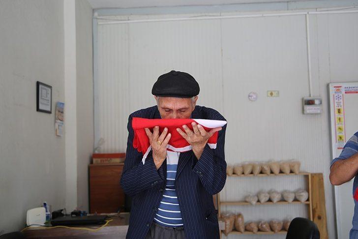 Yüreğir bayraklarla donatılıyor G3