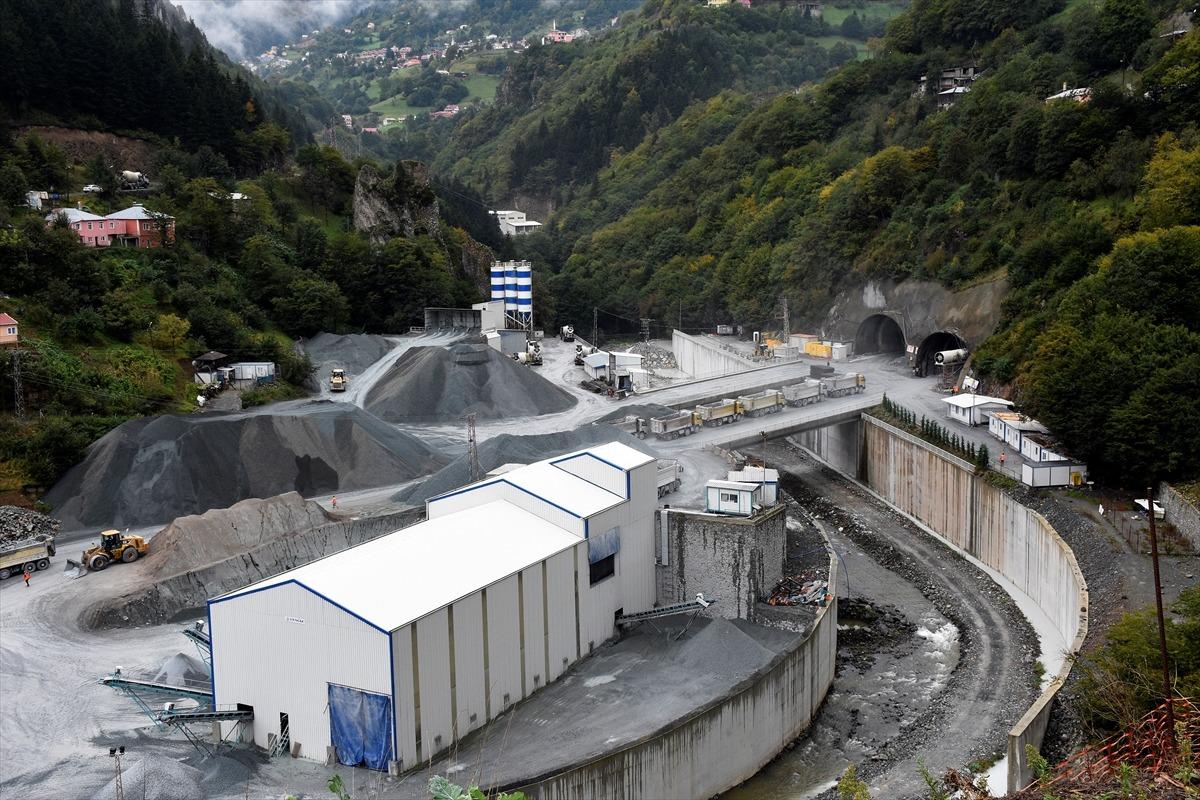 Yeni Zigana T&uuml;neli'nde &ccedil;alışmalar tam hız devam ediyor! Işığın g&ouml;r&uuml;nmesine 11 kilometre kaldı