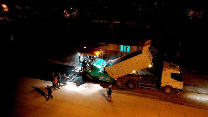 Ayazmana’da tamamlanan altyapı çalışmaları sonrası gece - gündüz asfalt dökülüyor G1