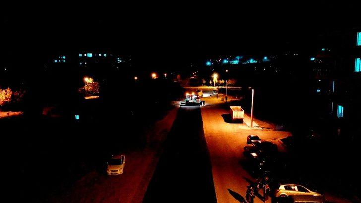 Ayazmana’da tamamlanan altyapı çalışmaları sonrası gece - gündüz asfalt dökülüyor G3