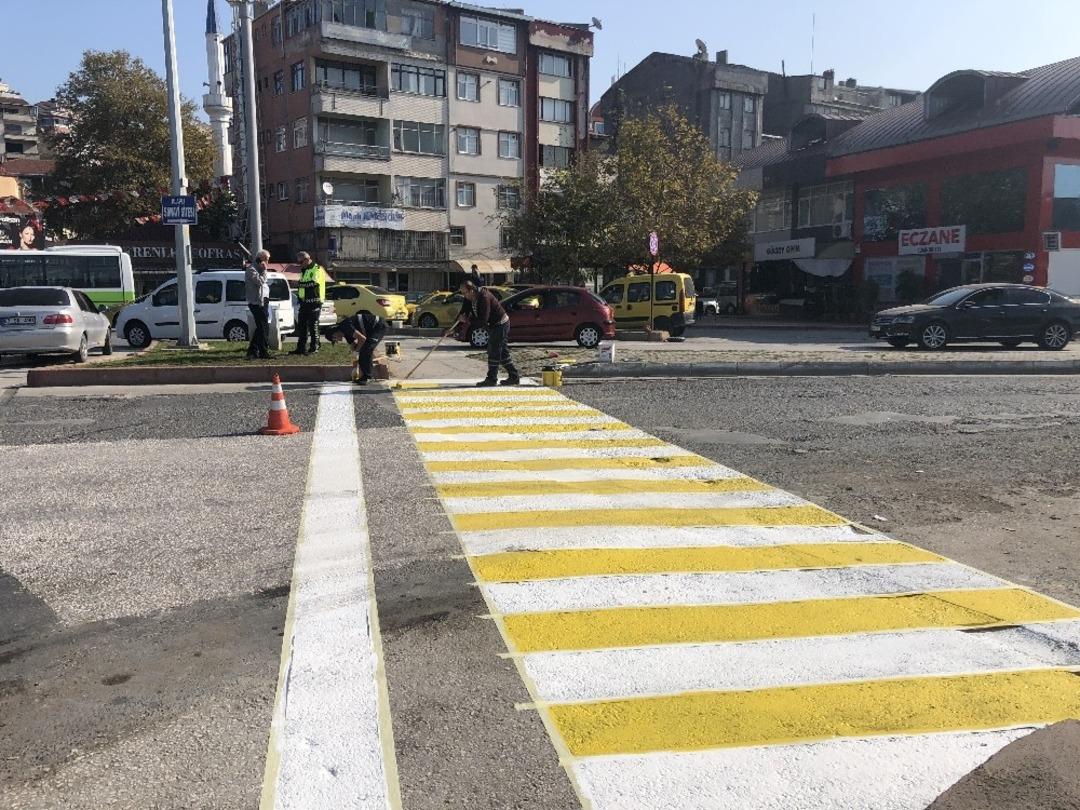 Yaya Ge&ccedil;idi &ccedil;izgileri boyanıyor