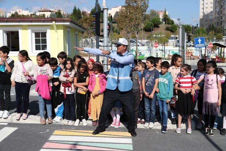 Başakşehirli çocuklar trafik kurallarını öğreniyor G3
