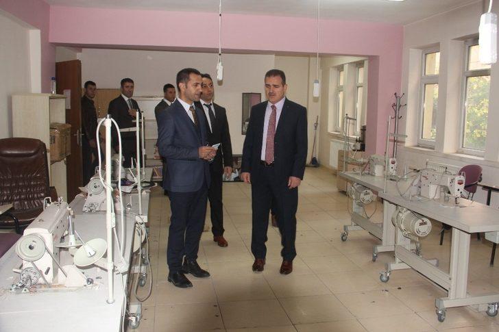 Vali Akbıyık, belediye birimlerini ziyaret etti G3