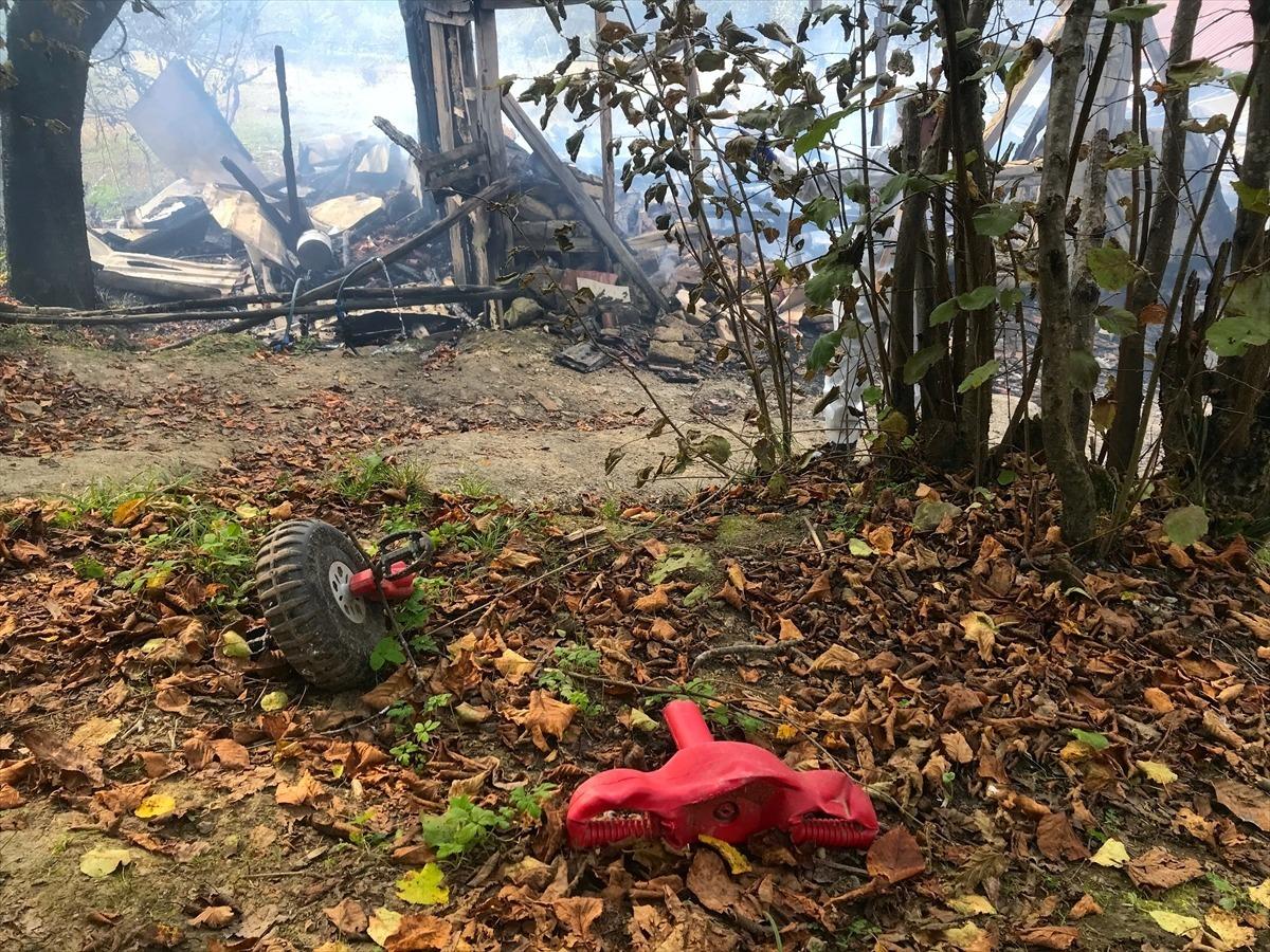 Sakarya'da &ccedil;ıkan yangında 3 yaşındaki &ccedil;ocuk hayatını kaybetti