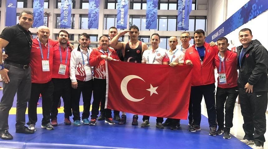 Taha Akgül altın madalya kazandı