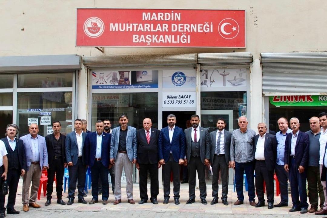 AK Parti Mardin teşkilatı muhtarlarla bir araya geldi