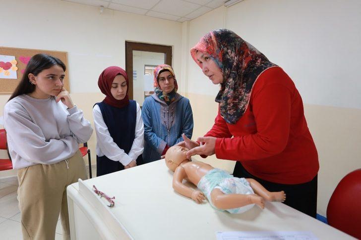Kent Konseyi’nden mahalle muhtarlarına ve meclis üyelerine ilk yardım eğitimi G1