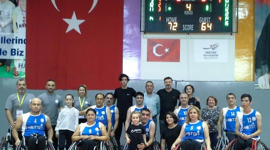 Şampiyon basketbolcular galibiyetle başladı
