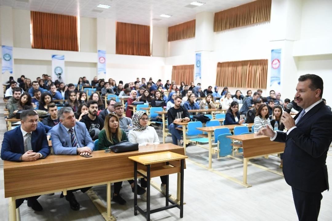 Başkan Yılmaz&rsquo;dan yerel y&ouml;netimler dersi