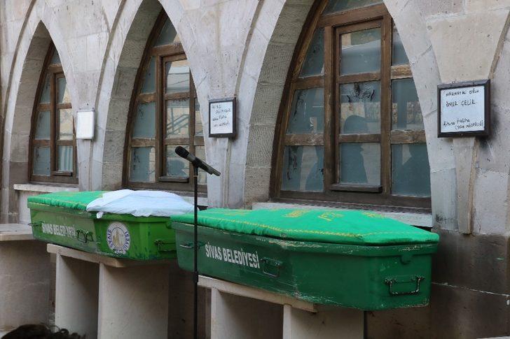 Trafik kazasında ölen çift son yolculuğuna uğurlandı G2