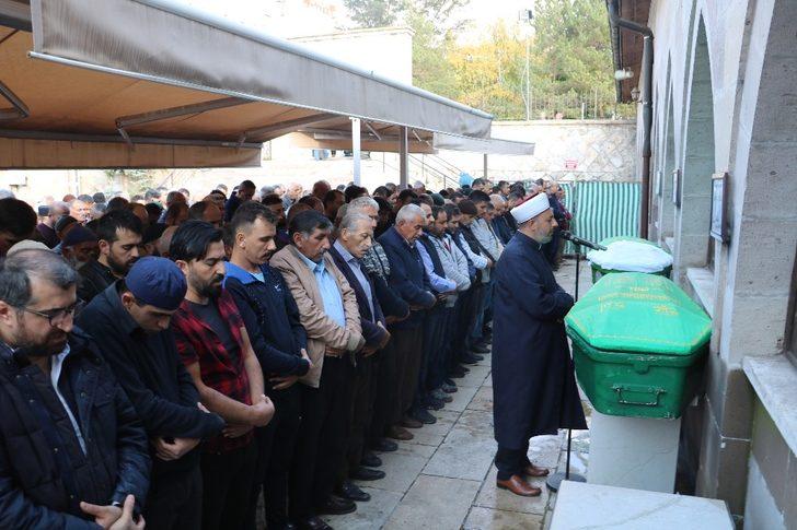 Trafik kazasında ölen çift son yolculuğuna uğurlandı G3