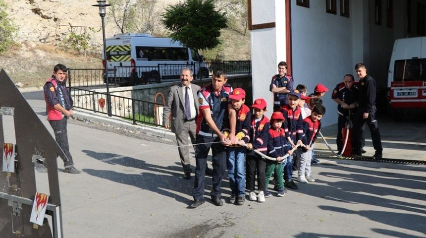Özel çocuklar itfaiyeyi ziyaret etti