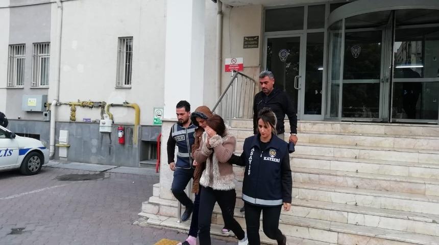 2 yıldır aranan kadın hırsızlar yakalandı
