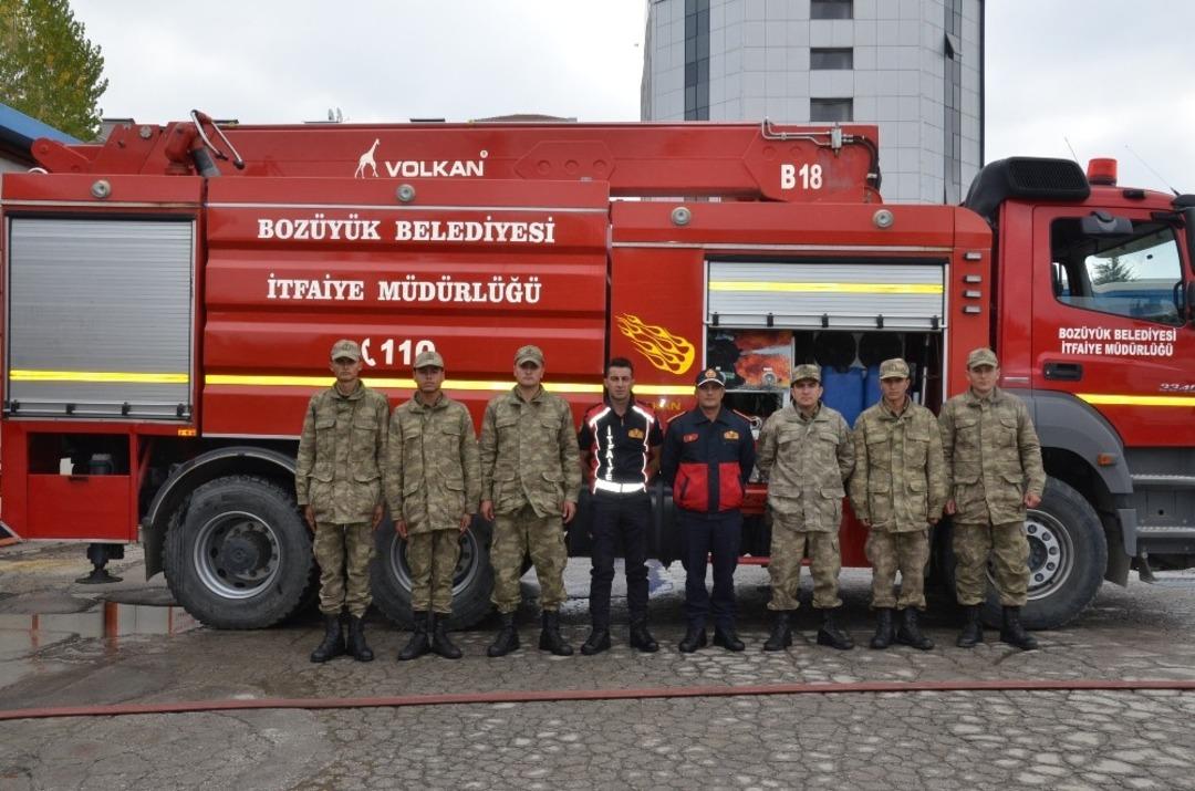 İtfaiyeden askerlere yangın eğitimi