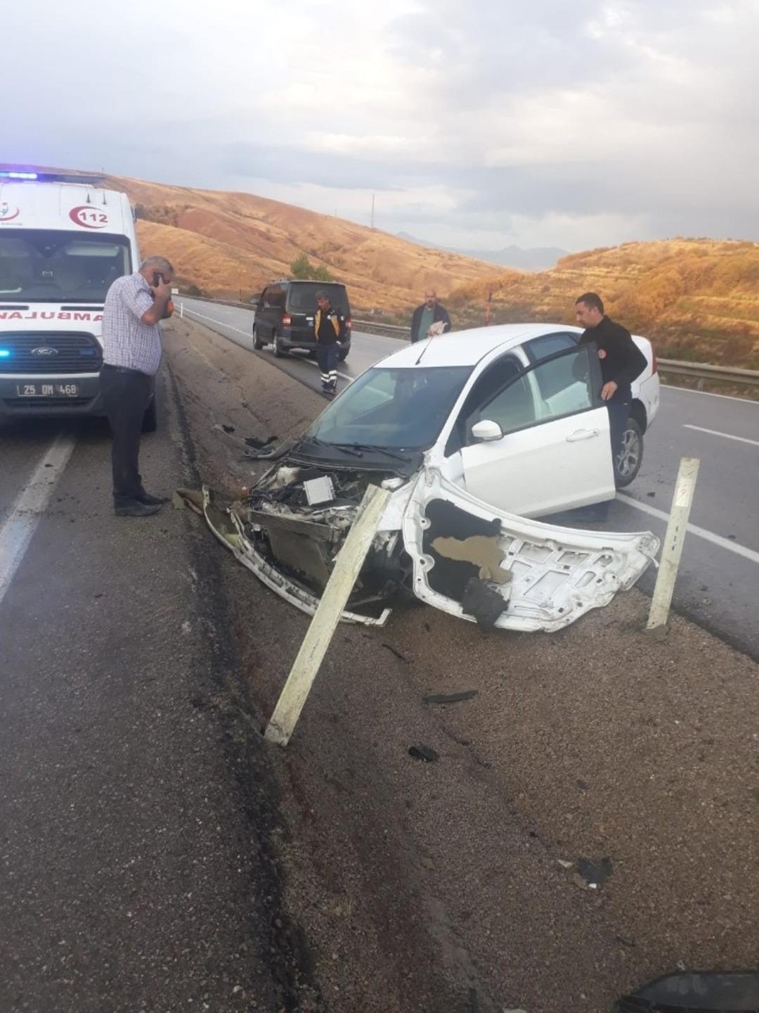 Aşkale&rsquo;de iki ayrı trafik kazası: 3 yaralı