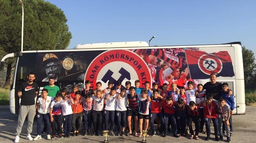 Zonguldak Kömürspor altyapı takımından 2 kupa