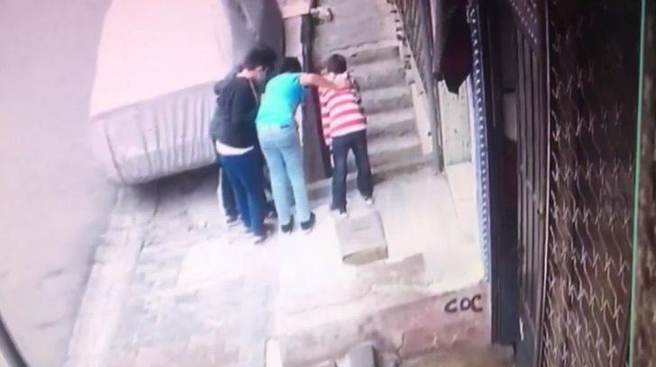 Korkunç anlar kamerada! Oyun oynadığı arkadaşını merdiven boşluğuna itti G4