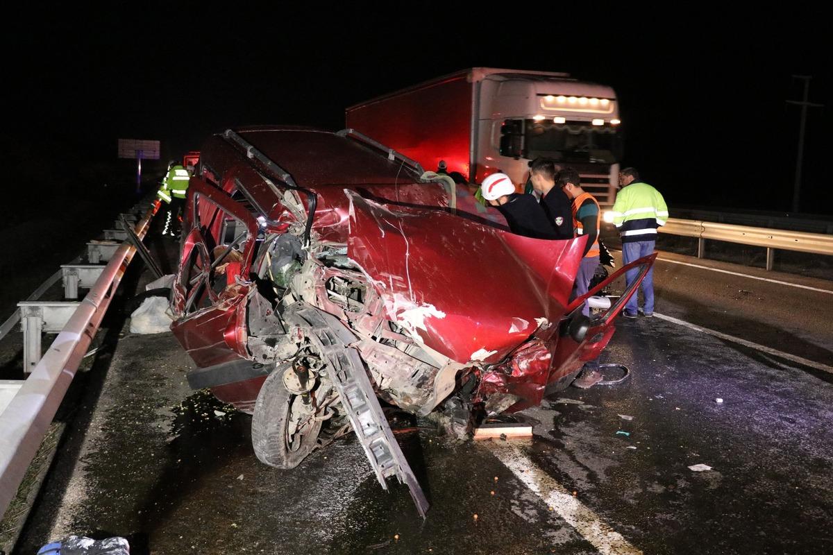Bolu&rsquo;da zincirleme trafik kazası: 3 &ouml;l&uuml;, 2 yaralı