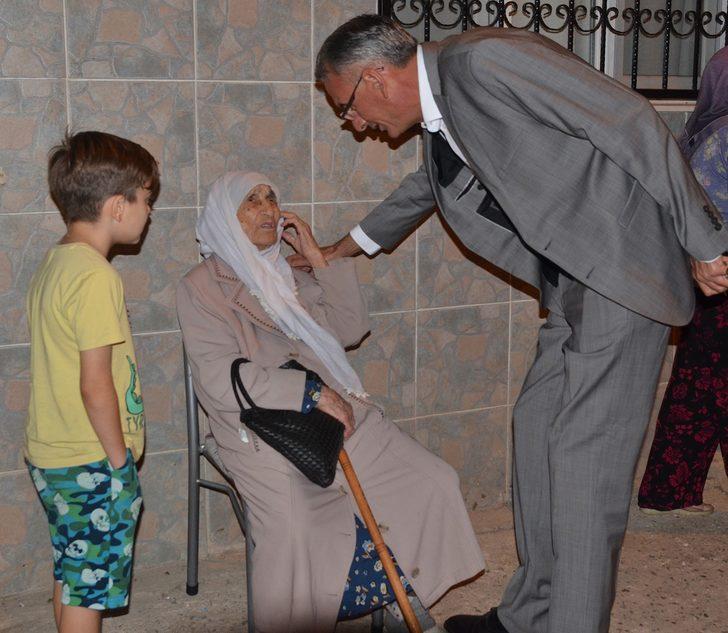 94 yaşındaki yaşlı kadını öz evlatları gece yarısı sokağa attı! G1