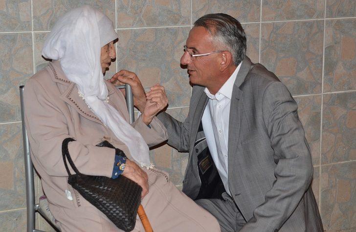 94 yaşındaki yaşlı kadını öz evlatları gece yarısı sokağa attı! G2