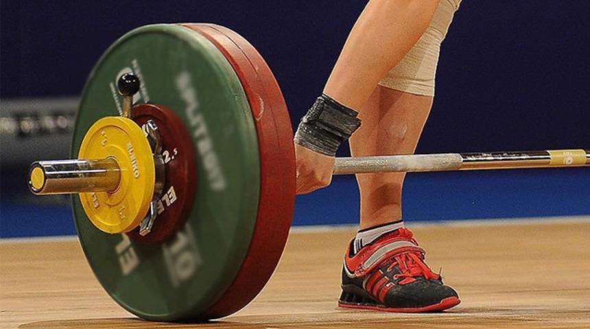 Milli halterci Berfin Altun'dan altın madalya