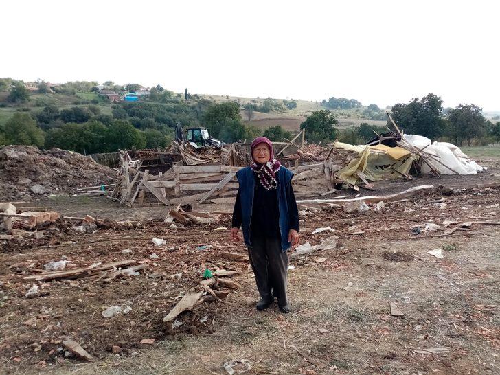 Yaşlı kadını yıkan karar! Yere kapanıp ağladı G4