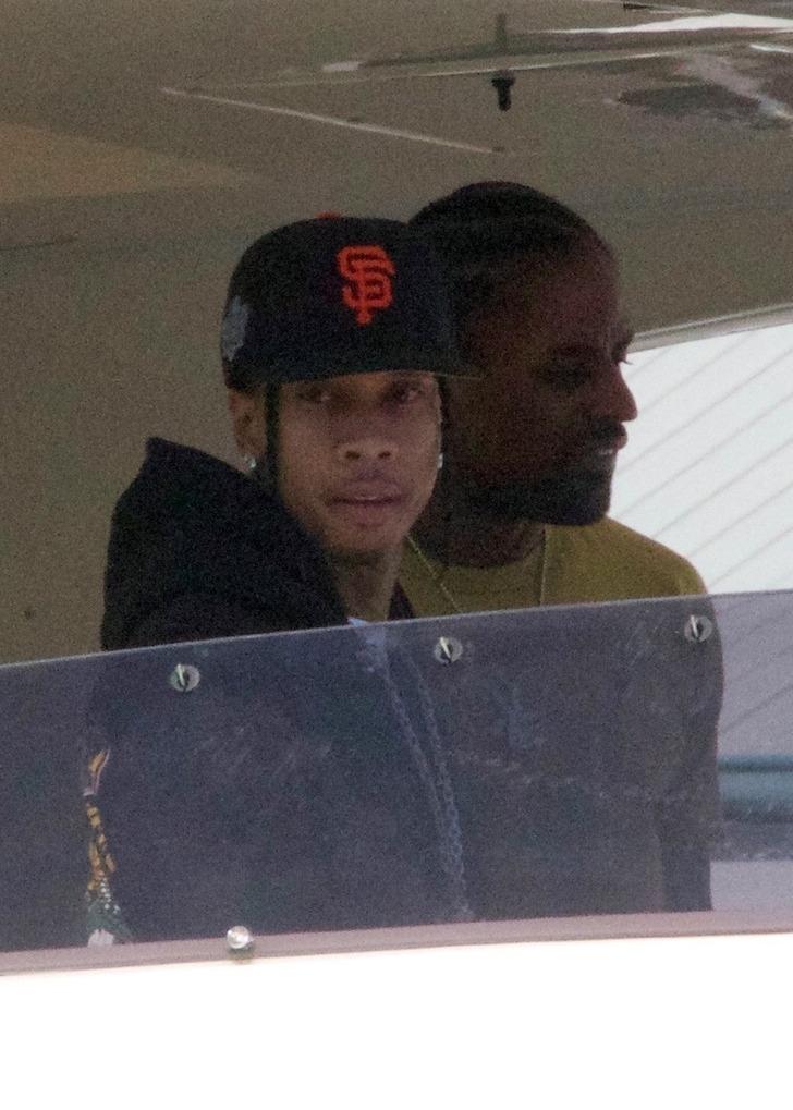 Tyga 30 kadınla denize açıldı G2