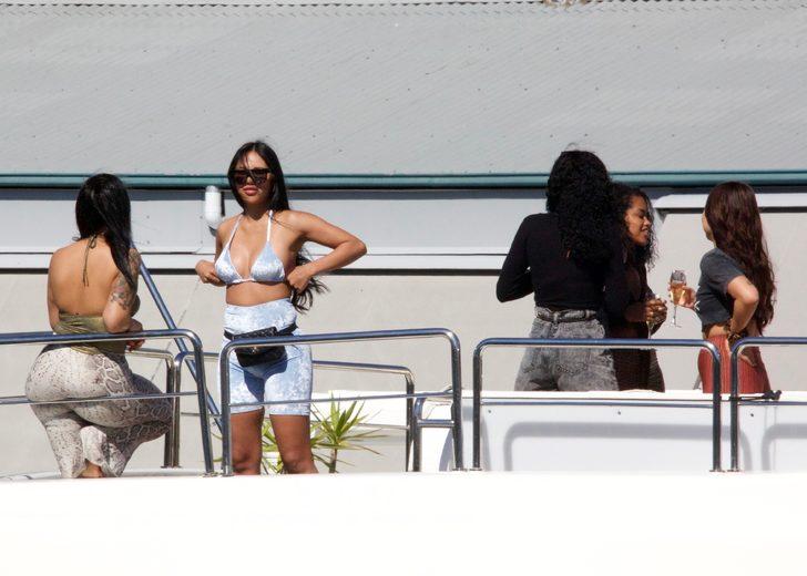 Tyga 30 kadınla denize açıldı G4