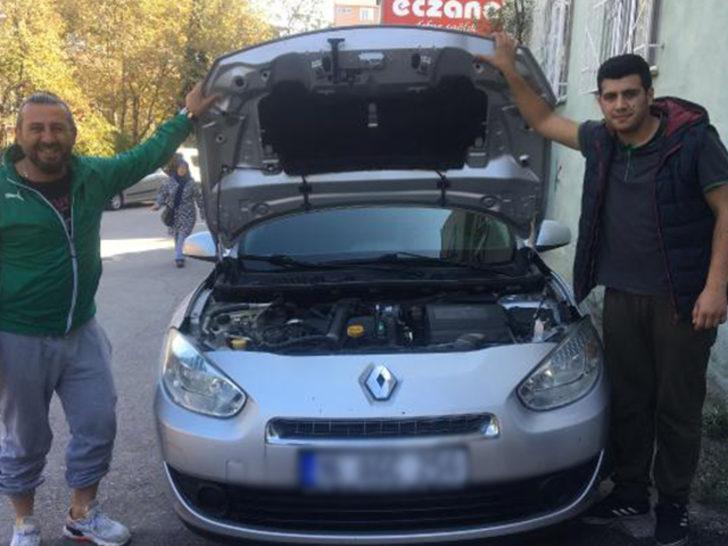 Bursa'da satın aldığı arabanın kaportasından yılan çıktı G4