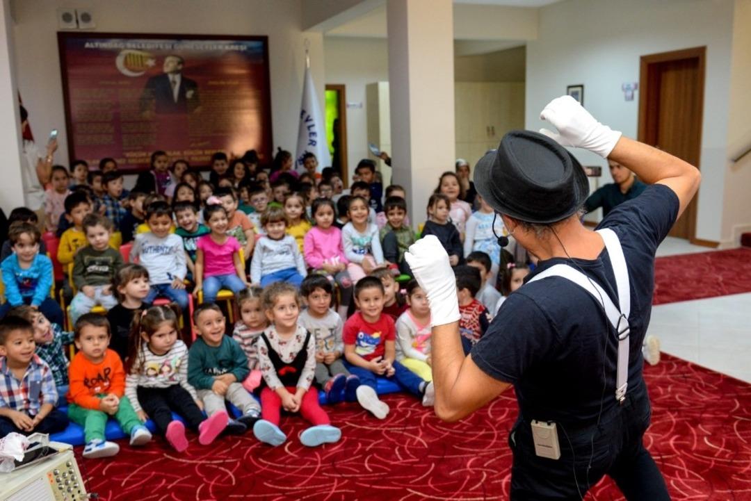 Altındağlı minikler sanatla b&uuml;y&uuml;yor