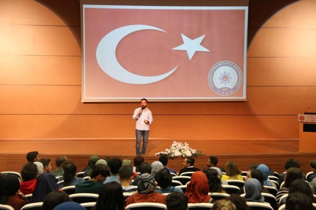 Emniyet&rsquo;ten NEV&Uuml; &ouml;ğrencilerine &lsquo;Gen&ccedil;lik ve G&uuml;venli Gelecek&rsquo; konulu konferans