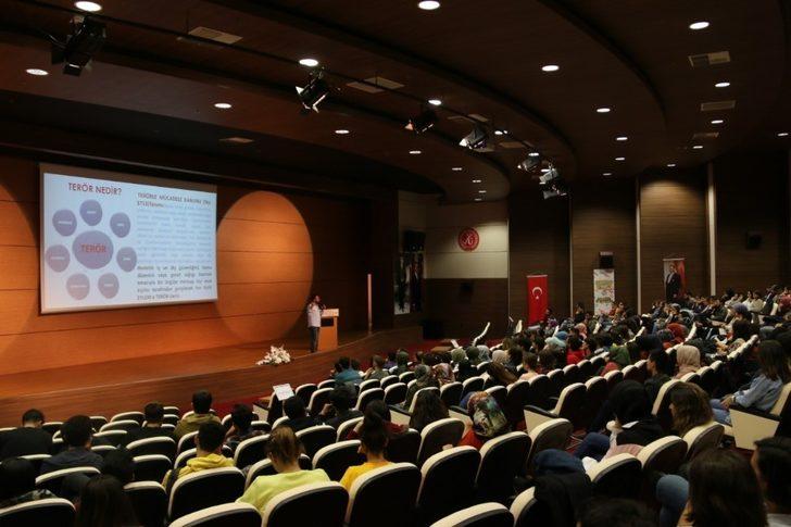 Emniyet’ten NEVÜ öğrencilerine ‘Gençlik ve Güvenli Gelecek’ konulu konferans G2