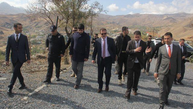 Vali Akbıyık, Mir Kalesi’ndeki çalışmaları denetledi