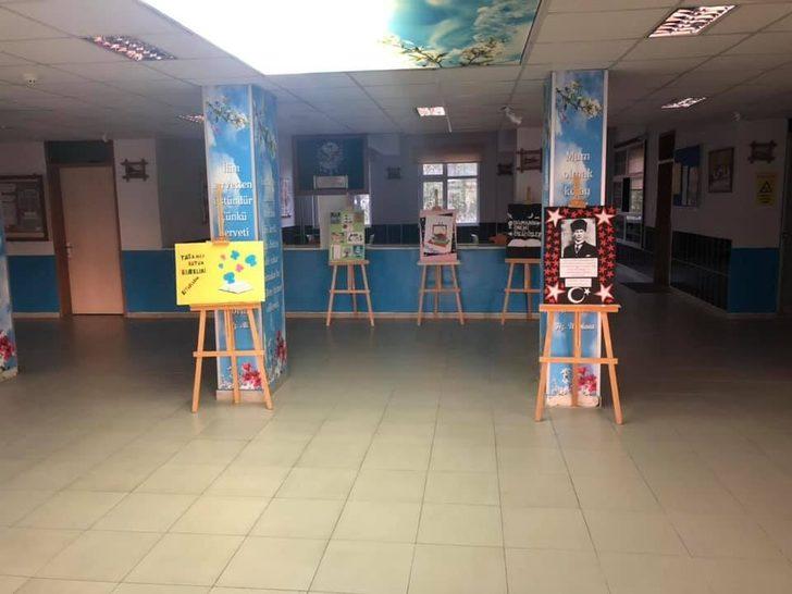 Emet’te kitap okuma afiş çalışmaları sergisi G1